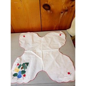 VINTAGE Christmas EMBROIDERED White‎ Bread Basket Linen